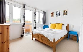 Spacious 2 Bedroom Apartment In Cricklewood
