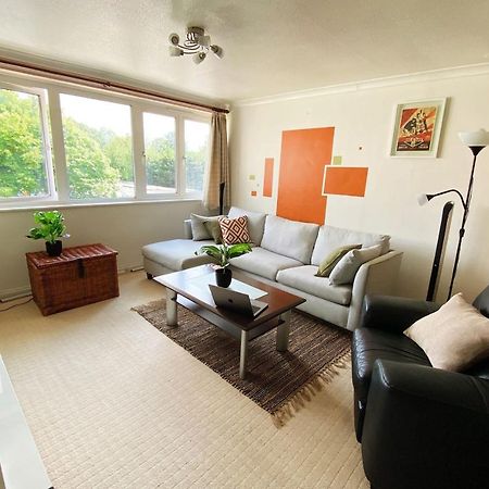 Spacious 2 Bedroom Apartment In Cricklewood London Exterior photo