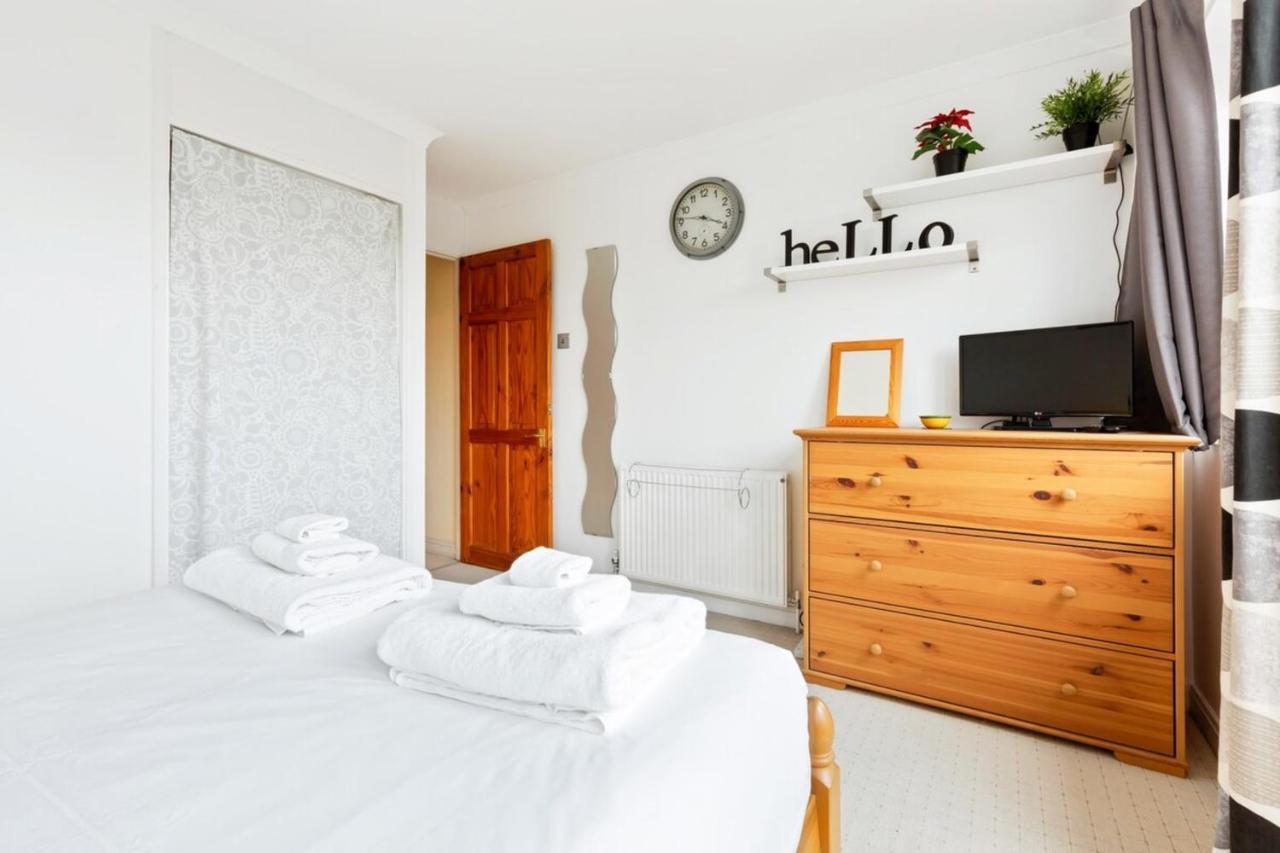 Spacious 2 Bedroom Apartment In Cricklewood London Exterior photo