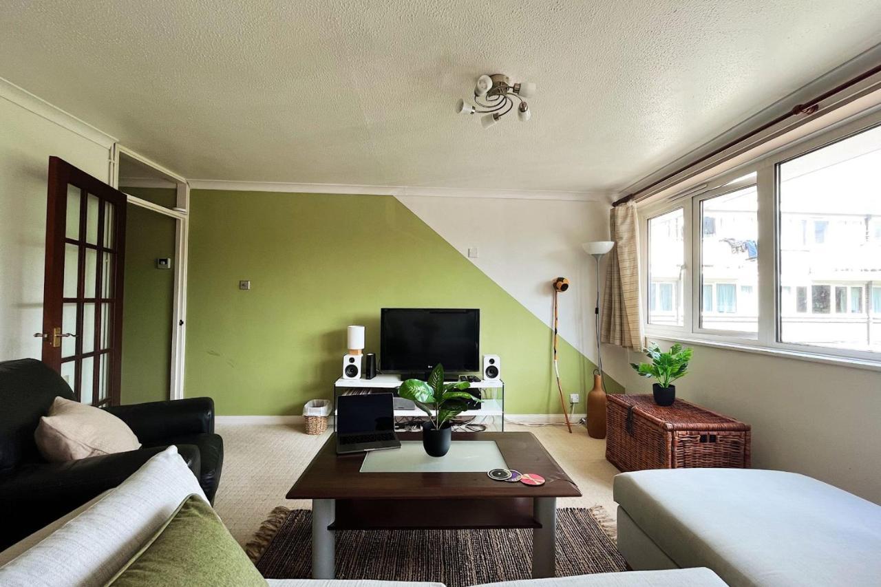 Spacious 2 Bedroom Apartment In Cricklewood London Exterior photo